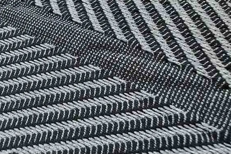 एक एथलेटिक वियर कंपनी में सिलाई कटिंग एक्टिव वियर और सीमलेस एक्टिव वियर के बीच क्या अंतर है1