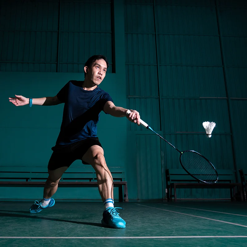 Professional badminton player wearing high-performance badminton uniforms