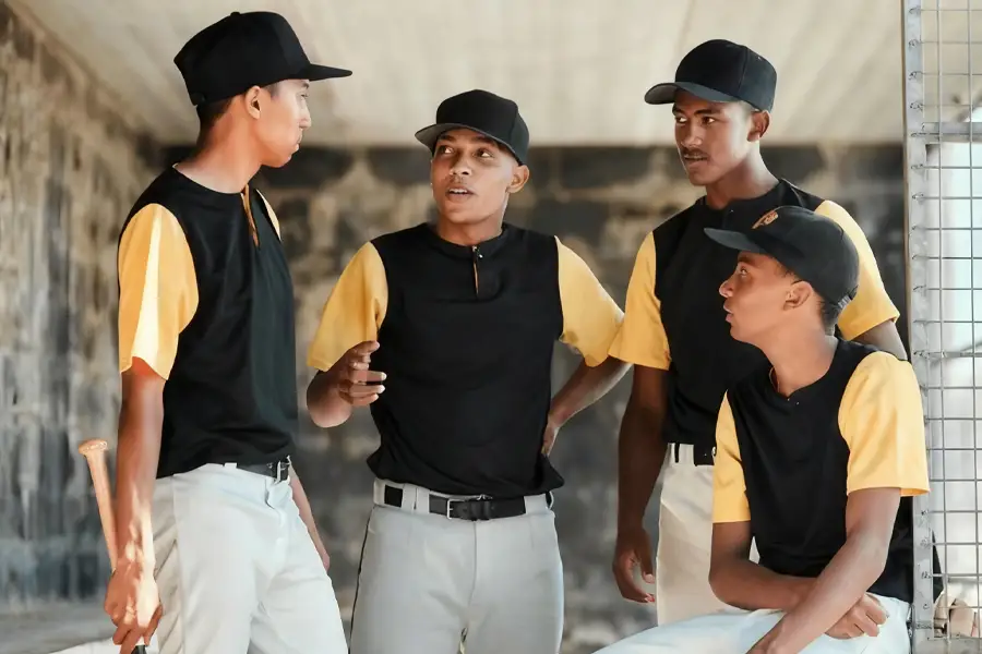 Die Baseballmannschaft trägt eine Mannschaftssportuniform