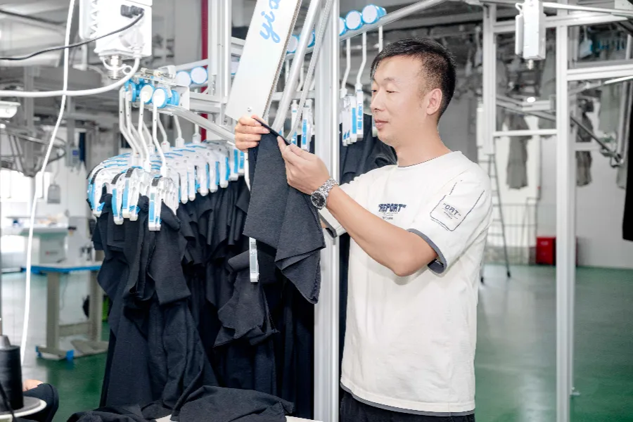 In production quality inspection: quality inspectors in the middle of the production line_1